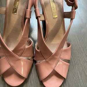 Beautiful light pinkish 2.5 inch heel Louise Et Cie sandal/heels